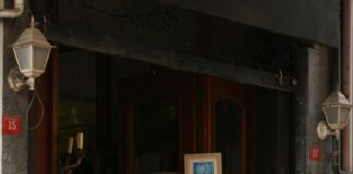 Where To Find Unique Vintage Shops In NYC: Hidden Gems Revealed