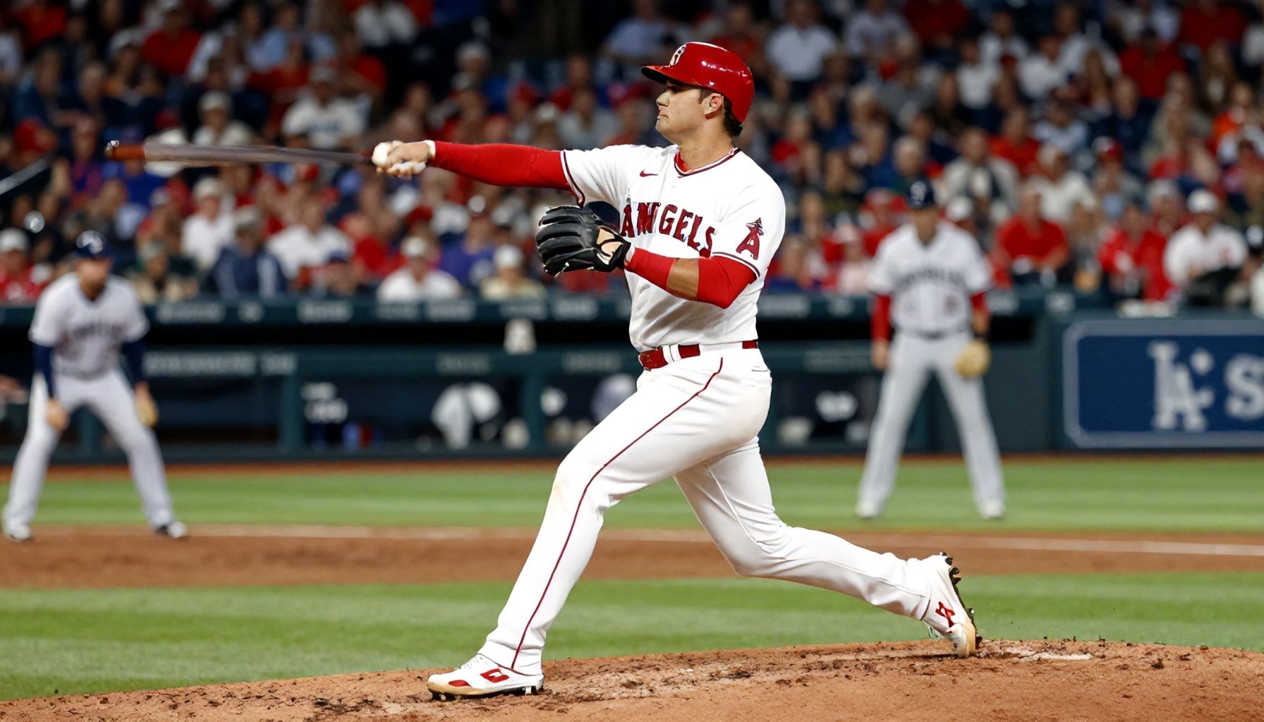 Ohtani's power display lifts Angels